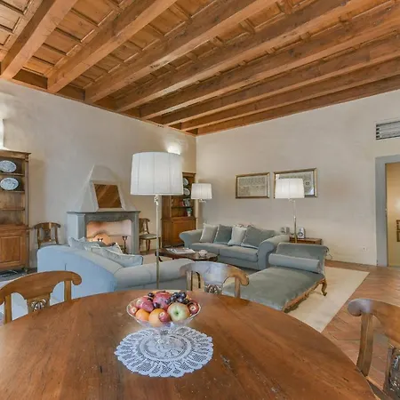 Pontormo With Fireplace In Oltrarno Апартаменты *