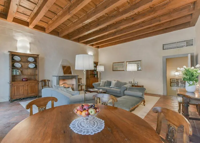 Pontormo With Fireplace In Oltrarno Apartmán *